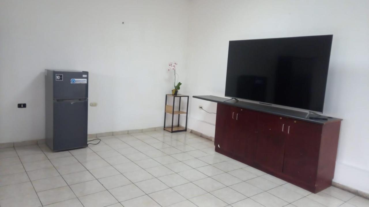 Hostal Los Heroes Antiguo Cuscatlán Kültér fotó